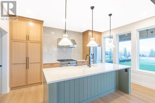 2090 Linfield Drive, Kamloops, BC - Indoor Photo Showing Kitchen With Upgraded Kitchen