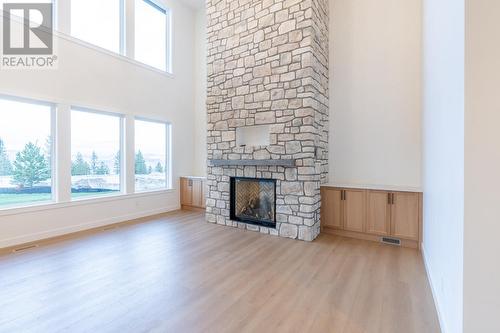 2090 Linfield Drive, Kamloops, BC - Indoor Photo Showing Living Room With Fireplace