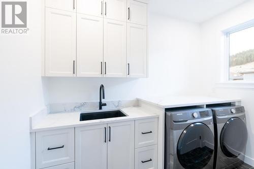 2090 Linfield Drive, Kamloops, BC - Indoor Photo Showing Laundry Room