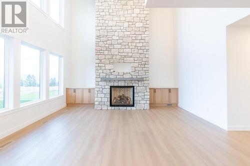 2090 Linfield Drive, Kamloops, BC - Indoor Photo Showing Living Room With Fireplace