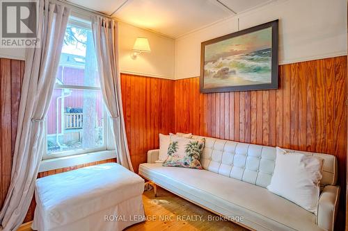 3728 Crystal Beach Drive, Fort Erie, ON - Indoor Photo Showing Bedroom