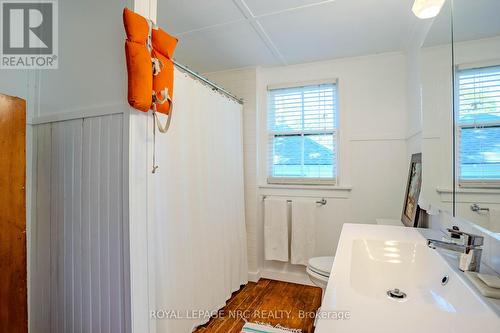 3728 Crystal Beach Drive, Fort Erie, ON - Indoor Photo Showing Bathroom