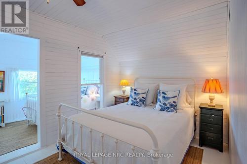 3728 Crystal Beach Drive, Fort Erie, ON - Indoor Photo Showing Bedroom