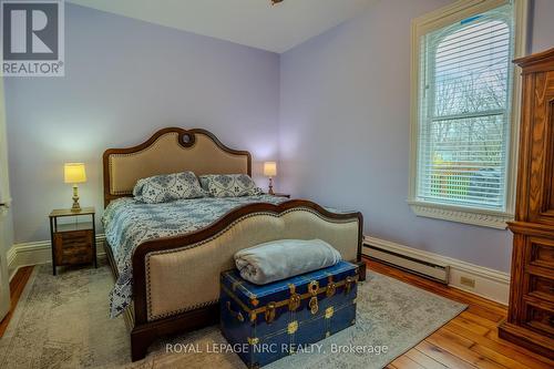 348 Ridge Road N, Fort Erie, ON - Indoor Photo Showing Bedroom