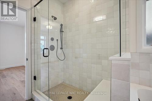 46 Beachwalk Crescent, Fort Erie, ON - Indoor Photo Showing Bathroom