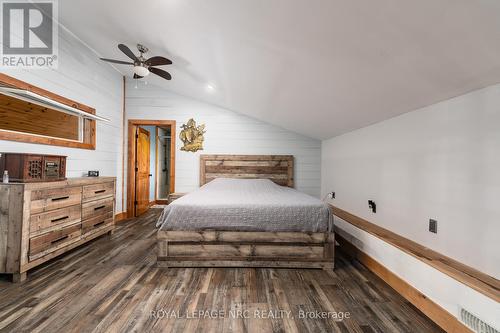 1622 Bertie Street, Fort Erie, ON - Indoor Photo Showing Bedroom