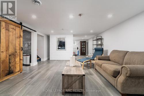 1622 Bertie Street, Fort Erie, ON - Indoor Photo Showing Living Room