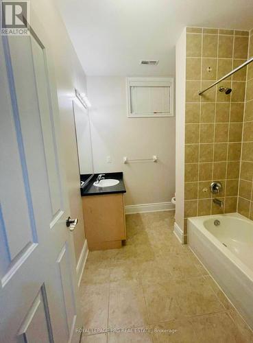 17 Interlacken Drive, Brampton, ON - Indoor Photo Showing Bathroom