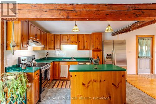 2978 Shawnee Trail, Fort Erie, ON - Indoor Photo Showing Kitchen