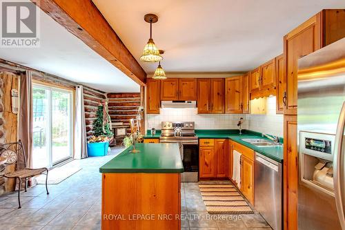 2978 Shawnee Trail, Fort Erie, ON - Indoor Photo Showing Kitchen