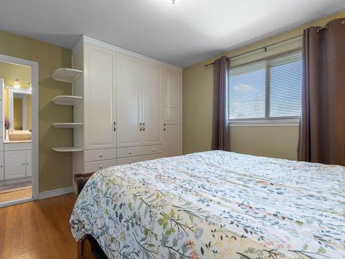 Master bedroom - 5349 Rue Des Maçons, Montréal (Pierrefonds-Roxboro), QC - Indoor Photo Showing Bedroom