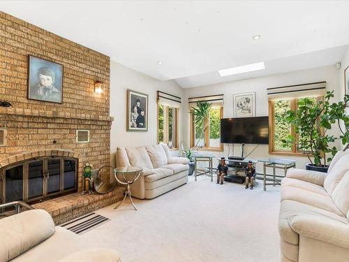 Salon - 1630 Crois. Surprenant, Brossard, QC - Indoor Photo Showing Living Room With Fireplace