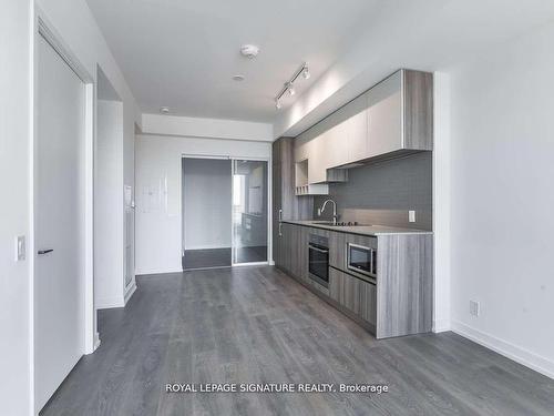 5505-898 Portage Pkwy, Vaughan, ON - Indoor Photo Showing Kitchen