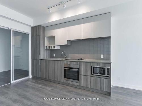 5505-898 Portage Pkwy, Vaughan, ON - Indoor Photo Showing Kitchen