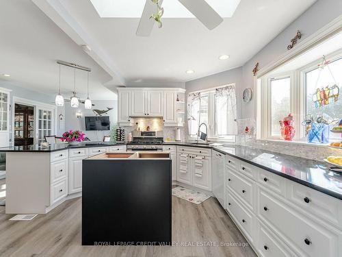 106 Acton Blvd, Halton Hills, ON - Indoor Photo Showing Kitchen With Upgraded Kitchen