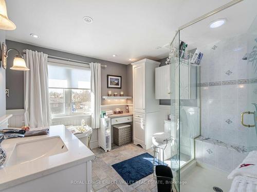 106 Acton Blvd, Halton Hills, ON - Indoor Photo Showing Bathroom