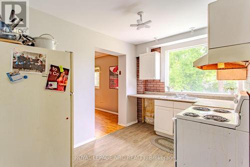 3796 Dominion Road, Fort Erie, ON - Indoor Photo Showing Kitchen