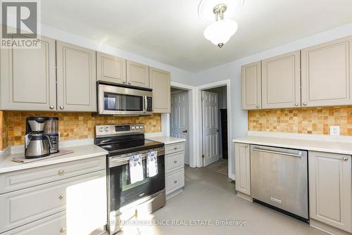 38 Mccaul Street, Brampton, ON - Indoor Photo Showing Kitchen