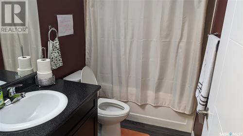 668 Ells Crescent, Saskatoon, SK - Indoor Photo Showing Bathroom