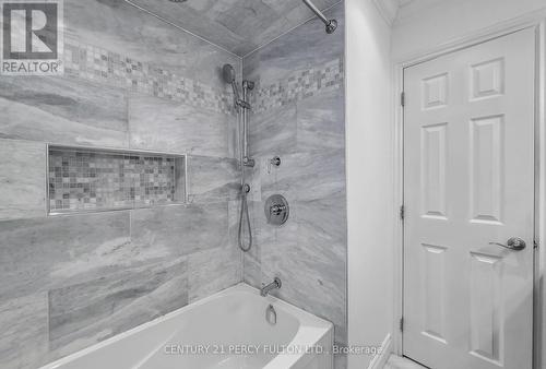 1630 Burnside Drive, Pickering, ON - Indoor Photo Showing Bathroom