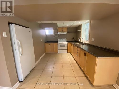 37 Cromarty Place, Vaughan, ON - Indoor Photo Showing Kitchen