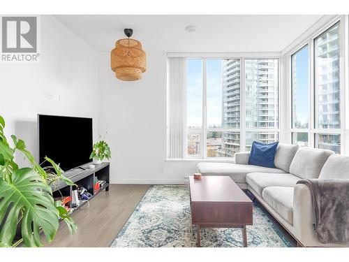 903 3093 Windsor Gate, Coquitlam, BC - Indoor Photo Showing Living Room