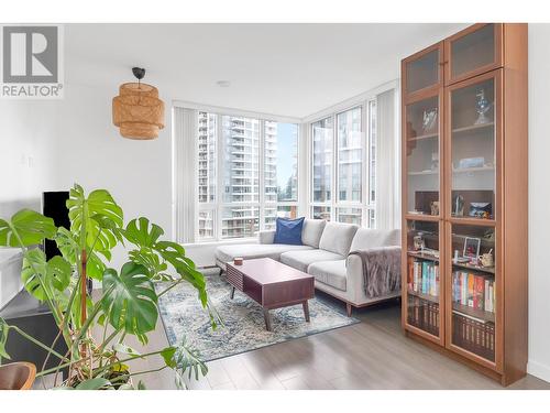 903 3093 Windsor Gate, Coquitlam, BC - Indoor Photo Showing Living Room