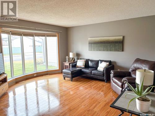 415 Sherry Crescent, Saskatoon, SK - Indoor Photo Showing Living Room