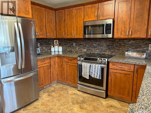 415 Sherry Crescent, Saskatoon, SK - Indoor Photo Showing Kitchen With Stainless Steel Kitchen