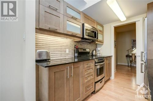 40 Nepean Street Unit#901, Ottawa, ON - Indoor Photo Showing Kitchen