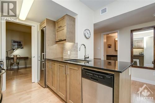 40 Nepean Street Unit#901, Ottawa, ON - Indoor Photo Showing Kitchen