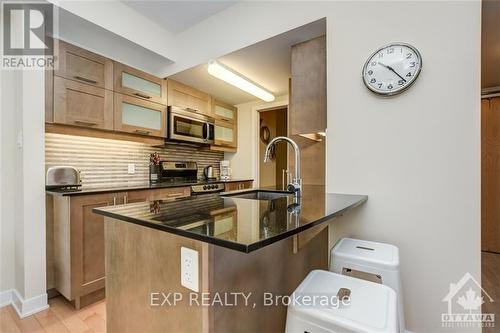 901 - 40 Nepean Street, Ottawa, ON - Indoor Photo Showing Kitchen