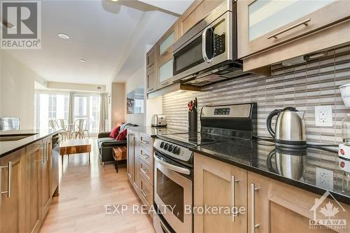 901 - 40 Nepean Street, Ottawa, ON - Indoor Photo Showing Kitchen With Upgraded Kitchen