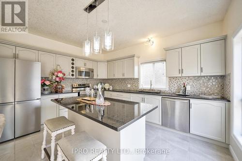 443 Hearthwood Drive, Kitchener, ON - Indoor Photo Showing Kitchen With Upgraded Kitchen