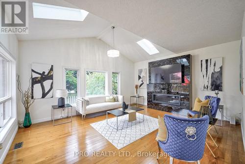 443 Hearthwood Drive, Kitchener, ON - Indoor Photo Showing Living Room