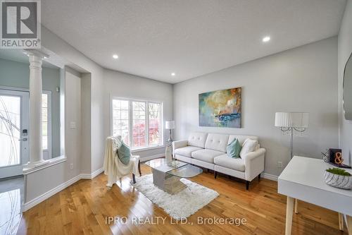 443 Hearthwood Drive, Kitchener, ON - Indoor Photo Showing Living Room