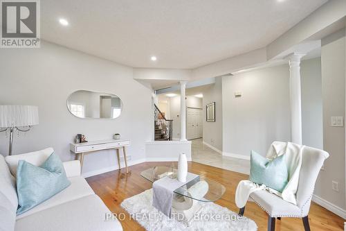 443 Hearthwood Drive, Kitchener, ON - Indoor Photo Showing Living Room