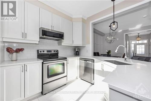 246 Willow Aster Circle, Ottawa, ON - Indoor Photo Showing Kitchen With Upgraded Kitchen