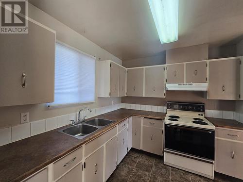 430 Aspen Street, 100 Mile House, BC - Indoor Photo Showing Kitchen With Double Sink