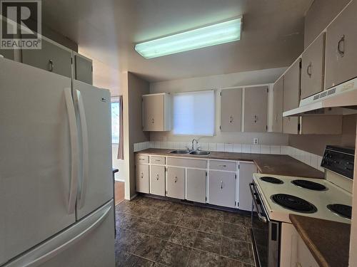 430 Aspen Street, 100 Mile House, BC - Indoor Photo Showing Kitchen With Double Sink