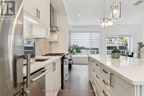 8 - 70 Thomas Mulholland Drive, Toronto, ON - Indoor Photo Showing Kitchen With Stainless Steel Kitchen With Upgraded Kitchen