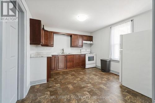 222 Courtwright Street, Fort Erie, ON - Indoor Photo Showing Kitchen