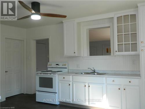 222 Courtwright Street, Fort Erie, ON - Indoor Photo Showing Kitchen With Double Sink