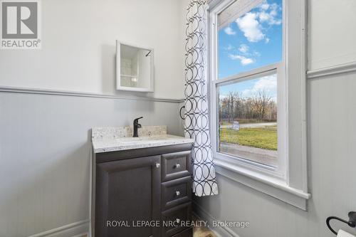 222 Courtwright Street, Fort Erie, ON - Indoor Photo Showing Bathroom