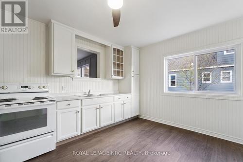 222 Courtwright Street, Fort Erie, ON - Indoor Photo Showing Kitchen