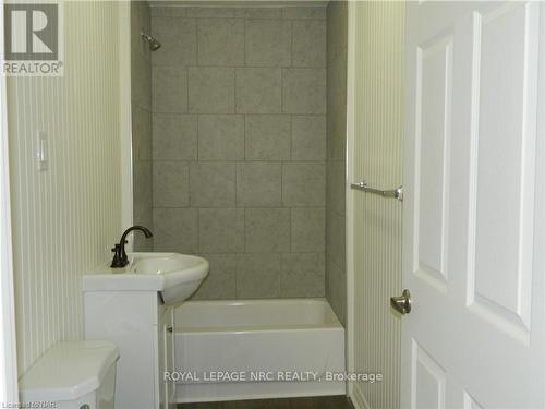 222 Courtwright Street, Fort Erie, ON - Indoor Photo Showing Bathroom