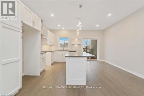 735 Dominion Road, Fort Erie, ON - Indoor Photo Showing Kitchen