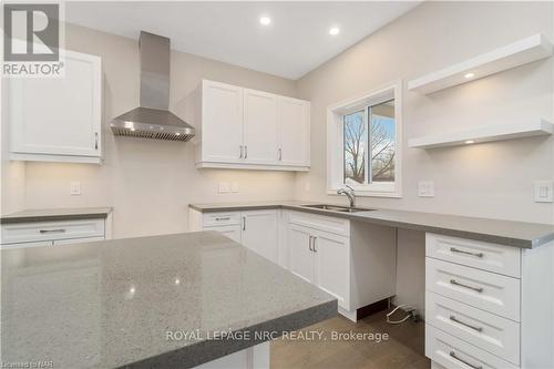 735 Dominion Road, Fort Erie, ON - Indoor Photo Showing Kitchen With Double Sink