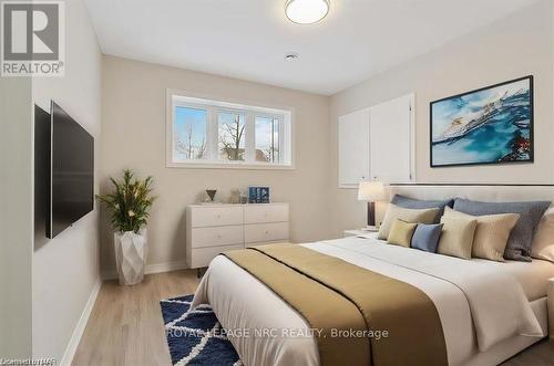 735 Dominion Road, Fort Erie, ON - Indoor Photo Showing Bedroom