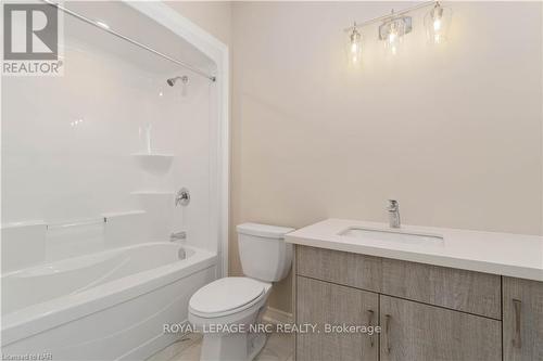 735 Dominion Road, Fort Erie, ON - Indoor Photo Showing Bathroom